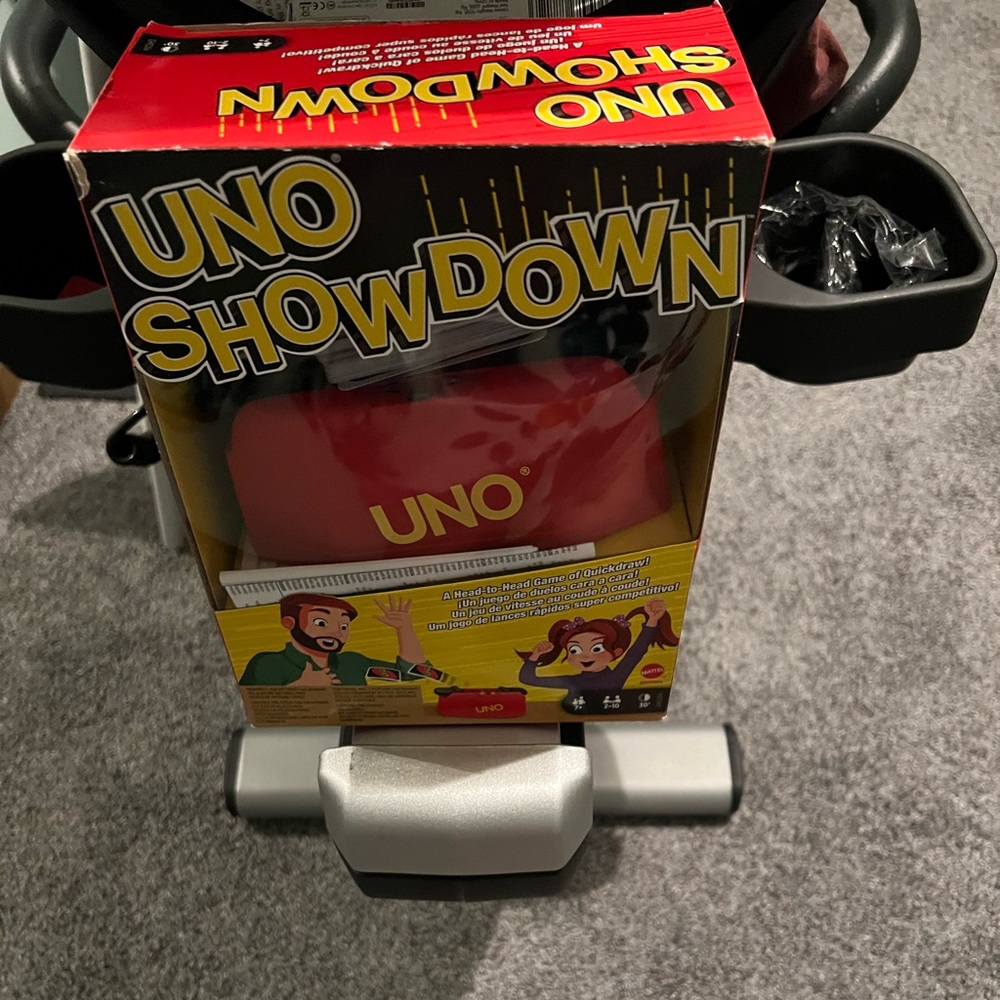 MATTEL UNO SHOWDOWN, like new